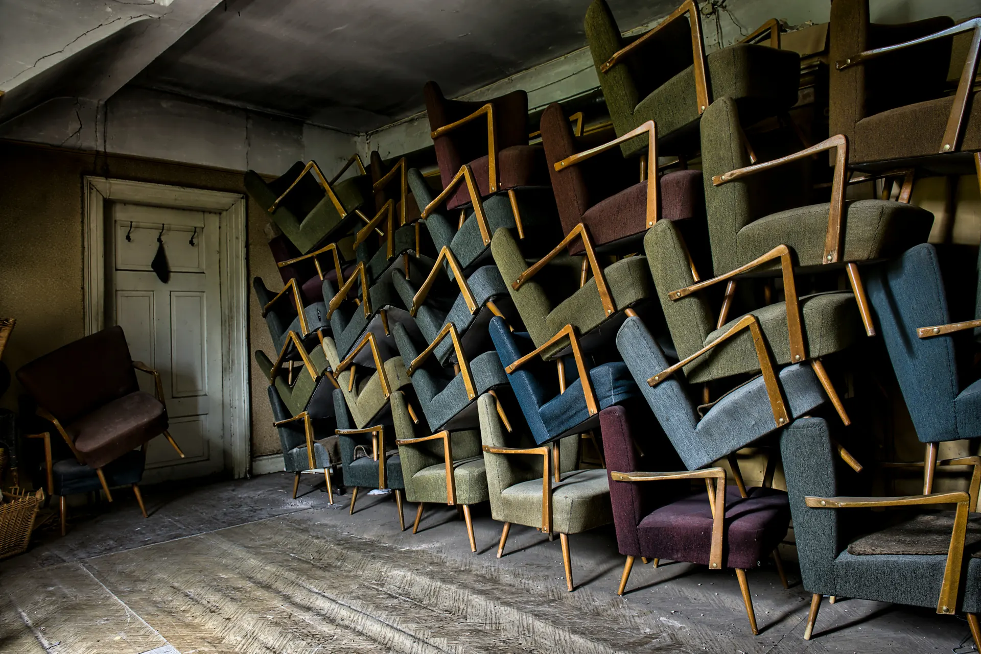 We make disposing of used hotel furniture hassle-free, affordable and circular.